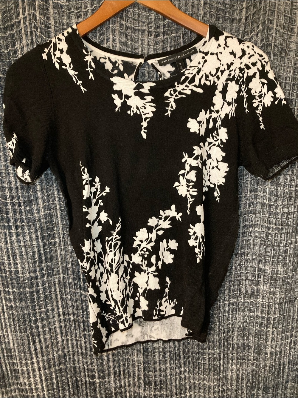White House Black Market Black & White Floral Short Sleeve Knit Top